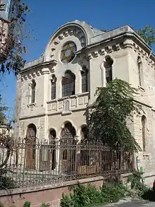 Synagogue ashkénaze de Constanza, construite au début du XXe siècle (photo de 2006 : en ruines).
