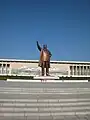 Vue du monument avec la statue de Kim Il-sung seule avant l'installation en 2012 de la statue de Kim Jong-il.