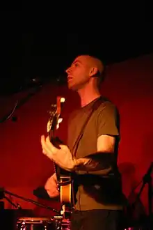 Pohto représentant Joe Lally.