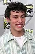 John Francis Daley interprète le Dr&nbsp;Lance Sweets.