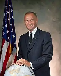 Portrait de John Glenn.
