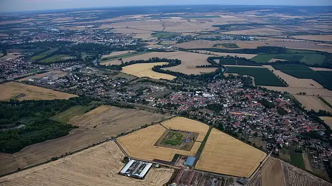 Lenešice : vue générale.
