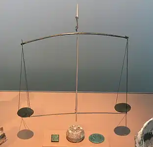 Reconstitution d'une balance romaine utilisant des fragments de l'originale, issue du fort d'Oberstimm.