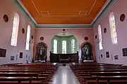 Vue intérieure de la nefvers le chœur.