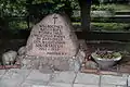 Une pierre commémorative pour le 50e&nbsp;anniversaire de l'accident aérien de 1943 à Gibraltar au cimetière militaire de Powązki.