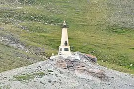Monument en l'honneur de Simon Dejnev.