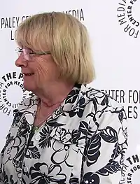 Kathryn Joosten interprète Karen McCluskey.
