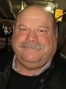 Kevin Chamberlin interprète Bertrand.
