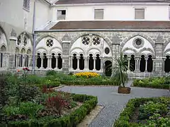Le cloître.