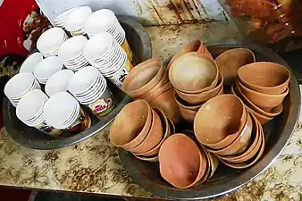 Gobelets et kulhars à Calcutta