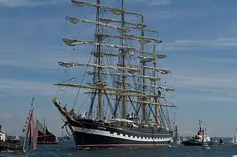* Le navire russe Krusenstern.