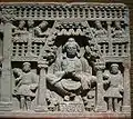 Maitreya, avec des dévots Kushan, à gauche et à droite. Gandhara, IIe&nbsp;siècle