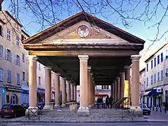 Halle du marché couvert.