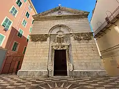 La façade principale, rue Napoléon