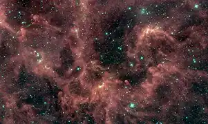 La région sud de NGC 1333 en infrarouge. On voit sur l'image les nébuleuses obscures Barnard 203&nbsp;(en) et 204.