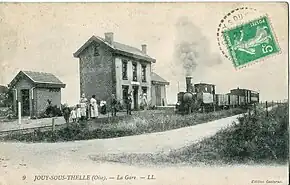 Train mixte (voyageurs et marchandises) en gare de Jouy-sous-Thelle