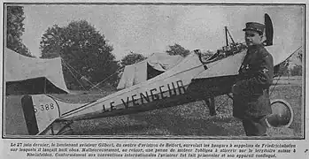 Devant son Morane Vengeur.