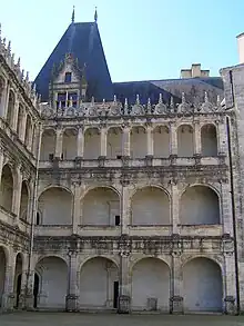 Arcades du côté cour.
