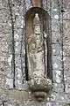 Statue de saint Pierre sur la façade.