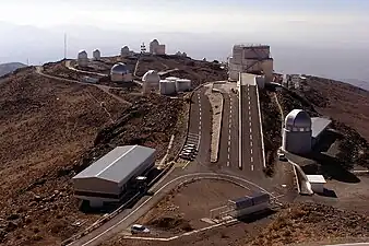 La Silla avec le NTT au centre et Euler à droite.