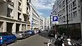 La rue Janssen, vue depuis la rue des Lilas.