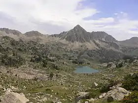 Lac de Gourguet et au fond, le pic de Bastan.