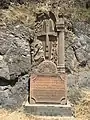 Khatchkar à la frontière arménienne et du Haut-Karabagh en souvenir des victimes de la rupture du blocus.