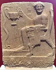 Relief représentant deux héros ou divinités chthoniennes. VIe&nbsp;siècle&nbsp;av. J.-C. Musée archéologique de Sparte.