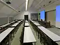 Une salle de réunion.