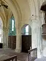 Vue diagonale vers le nord-ouest ; à droite, la chapelle du nord.