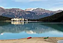 Le lac avec le château