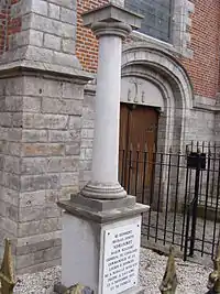 Stèle funéraire du baron Scalfort au porche de l'église de Lallaing