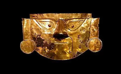 Masque funéraire Lambayeque en or.