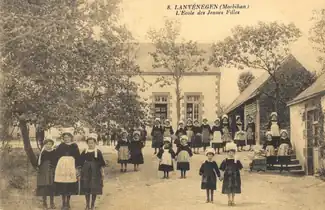 L'école des jeunes filles de Lanvénégen.