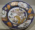 Grand plat à décor d'aigles et de faisans, Arita, kinrande, 1700-1740 (Matsuoka Museum of Art).