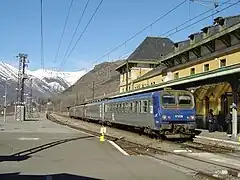 Z 7319 en UM en gare de Latour-de-Carol (2004).