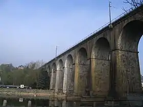 Le viaduc sur la Mayenne