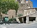 Grande fontaine et son lavoir.