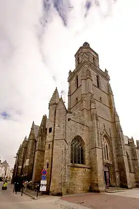 Vue générale de l'église.