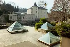 Le château, vu depuis la rive opposée