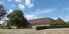 Ferme à côté de l'église.