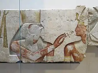 Ramsès&nbsp;II et HorusCalcaire peint. Vers 1275Bas-relief. XIXe dynastieTemple de Ramsès&nbsp;II, AbydosMusée du Louvre