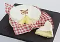 Film plastique de fromage industriel reprenant le motif des tissus vichy