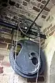 Le système du pont-levis de la batterie.