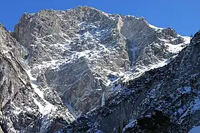Vue de la face ouest du Ledinski vrh depuis la vallée de Ravenska Kočna.