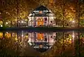 Temple-fontaine, de nuit