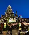 Entrée du marché de Noël depuis le coin nord-ouest du marché
