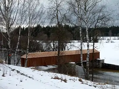 Pont vu depuis la route.