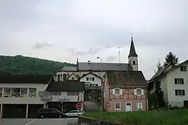 Le village de Leymen et l'église Saint-Léger.