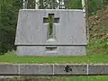 Croix marquant l'emplacement d'une des maisons détruites.